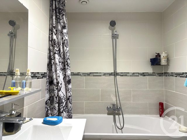 Afficher la photo en grand Appartement T3 à vendre - 4 pièces - 61.36 m2 - GRENOBLE - 38 - RHONE-ALPES - Century 21 Agence Foch