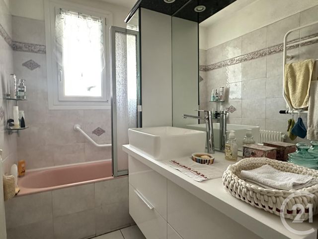 Appartement T4 à vendre - 4 pièces - 71.42 m2 - GRENOBLE - 38 - RHONE-ALPES - Century 21 Agence Foch