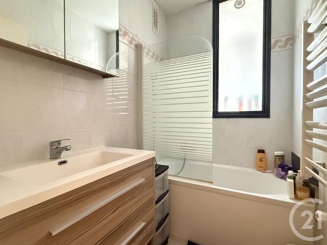 Appartement T4 à vendre - 4 pièces - 69.0 m2 - GRENOBLE - 38 - RHONE-ALPES - Century 21 Agence Foch