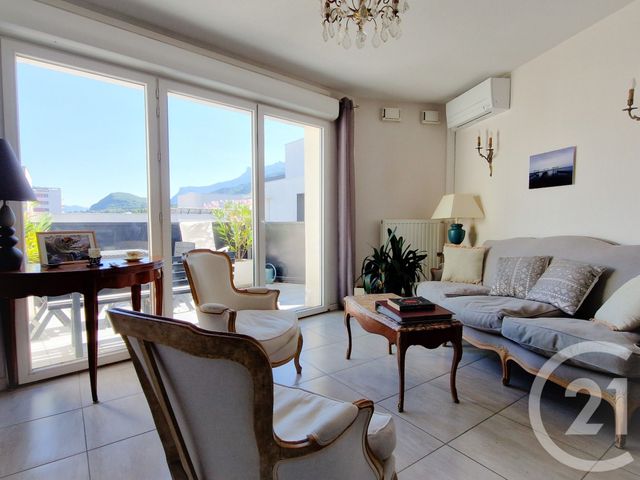 Appartement F3 à vendre - 3 pièces - 61.02 m2 - SEYSSINET PARISET - 38 - RHONE-ALPES - Century 21 Agence Foch