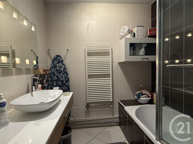 Appartement T3 à vendre - 3 pièces - 66.43 m2 - FONTAINE - 38 - RHONE-ALPES - Century 21 Agence Foch