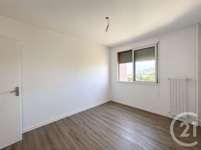 Appartement T5 à vendre - 4 pièces - 91.3 m2 - GRENOBLE - 38 - RHONE-ALPES - Century 21 Agence Foch