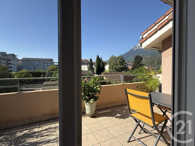 Appartement T3 à vendre - 3 pièces - 66.43 m2 - FONTAINE - 38 - RHONE-ALPES - Century 21 Agence Foch