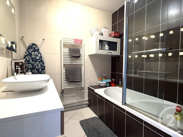 Appartement T3 à vendre - 3 pièces - 66.43 m2 - FONTAINE - 38 - RHONE-ALPES - Century 21 Agence Foch